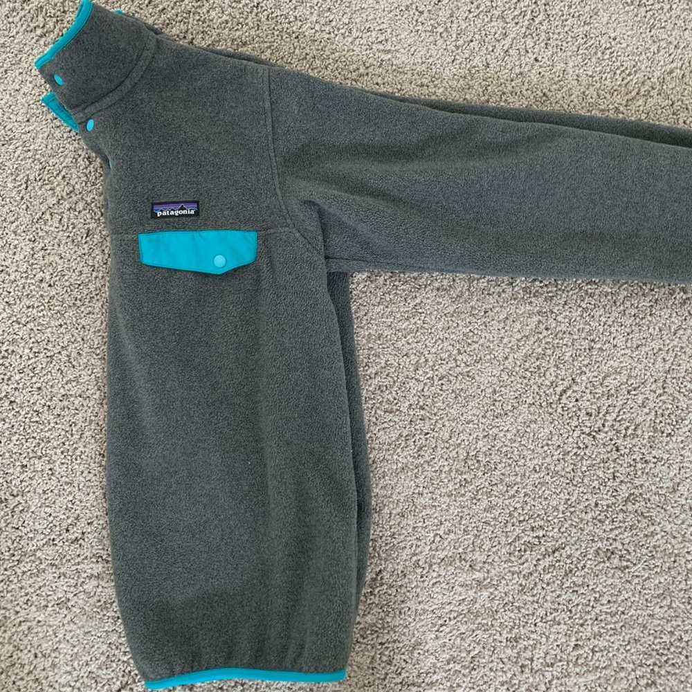 Patagonia Gray Fleece Pullover with Teal Accents